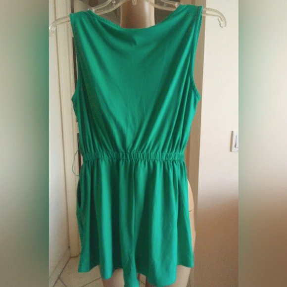 BNWT ROMPER BY BB DAKOTA ( NORDSTOM) GREEN (SICK SOFT) STRETCHY SZ. SM - Picture 4 of 5